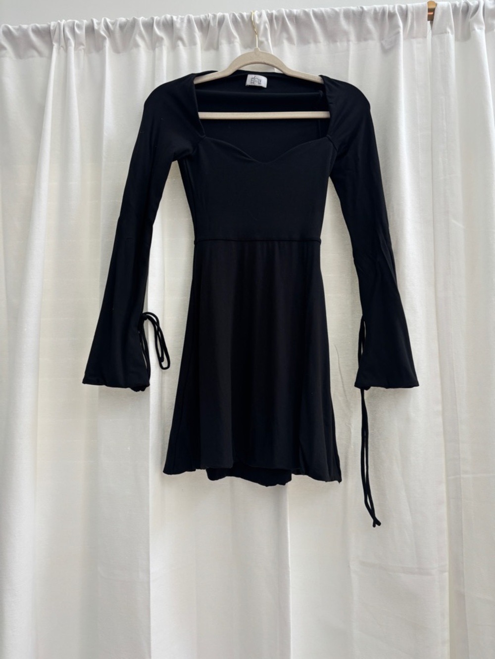 Oh Polly Black Long-Sleeve Sweetheart Mini Dress